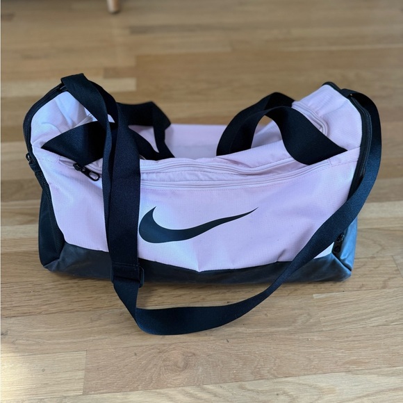 Nike Black and Pink Duffel Bag - Picture 5 of 10